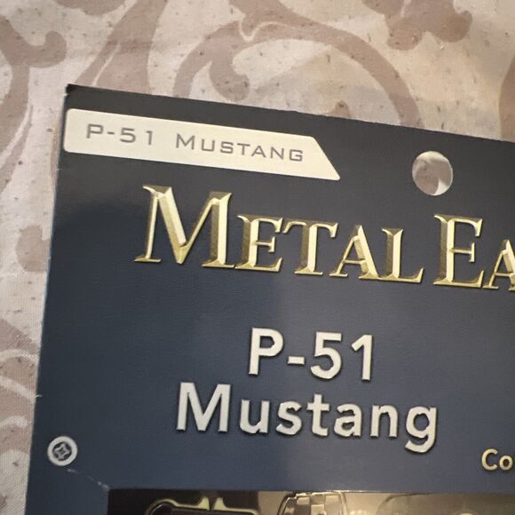 METAL EARTH P-51 MUSTANG 3-D LASER CUT MODEL AIRPLANE KIT 3D NEW NIP 2012 360v - Picture 6 of 7